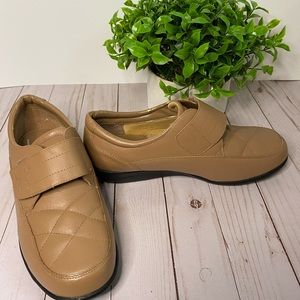 Dr Scholl’s comfort tan shoes size 9W